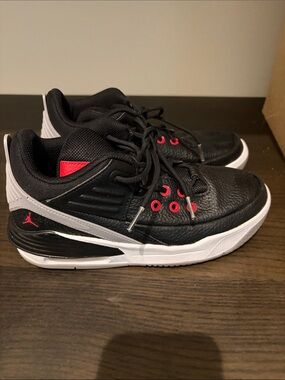 Nike Air Jordan Max Aura 5 Black Sneakers with Red Accents size 5 youth